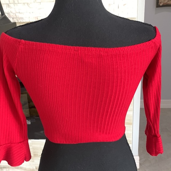 Women’s Forever 21 Red Off Shoulder Top. Size S (293) - Picture 4 of 11